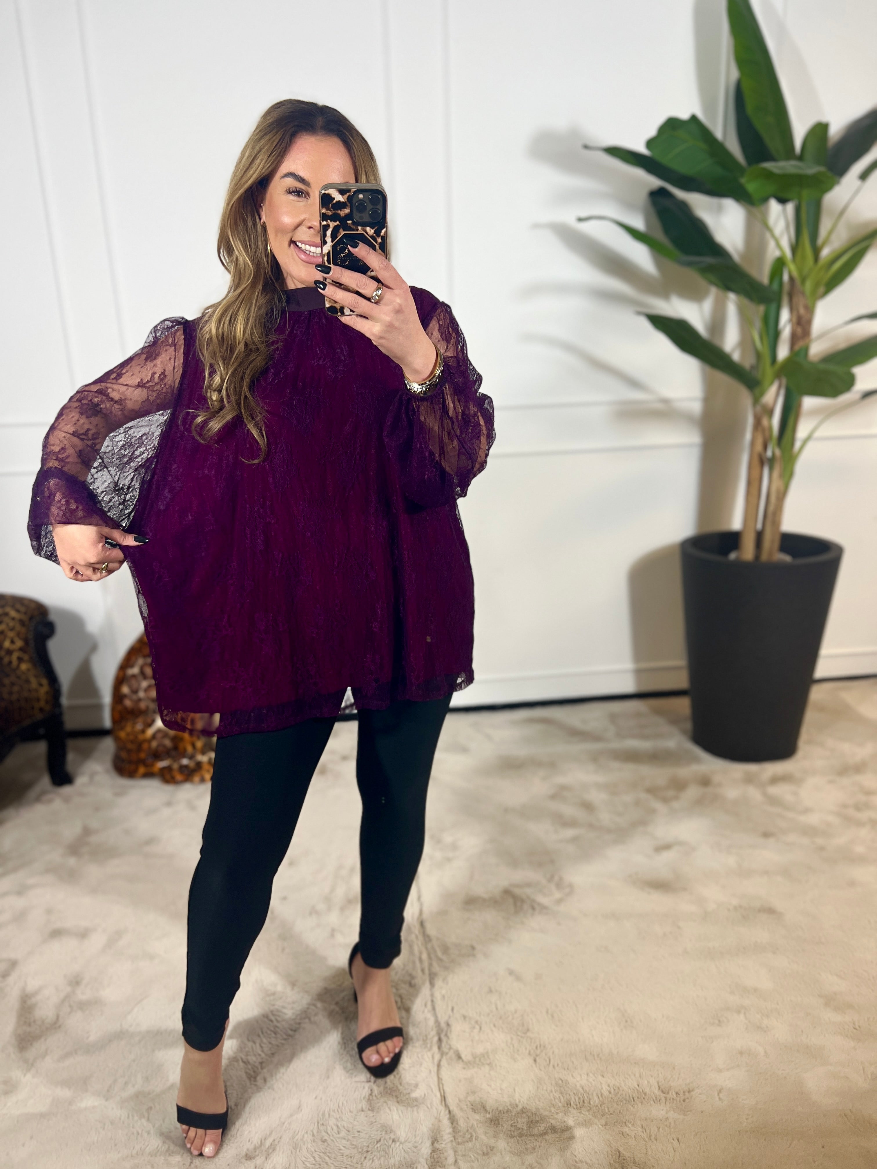 WIJNRODE KANTEN BLOUSE (IN MATEN)
