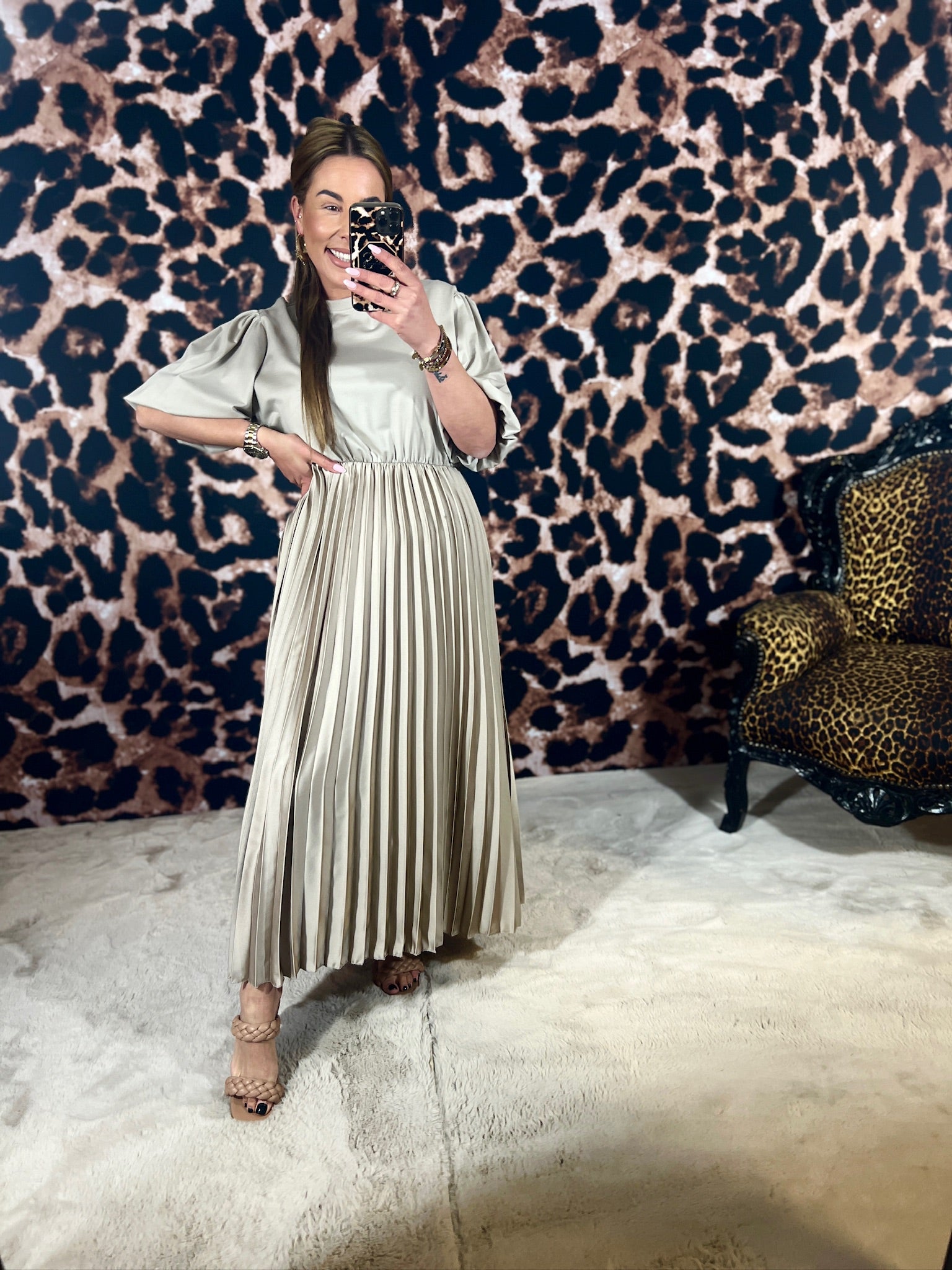 ELEGANCE PLISSÉ DRESS (T/M 48)