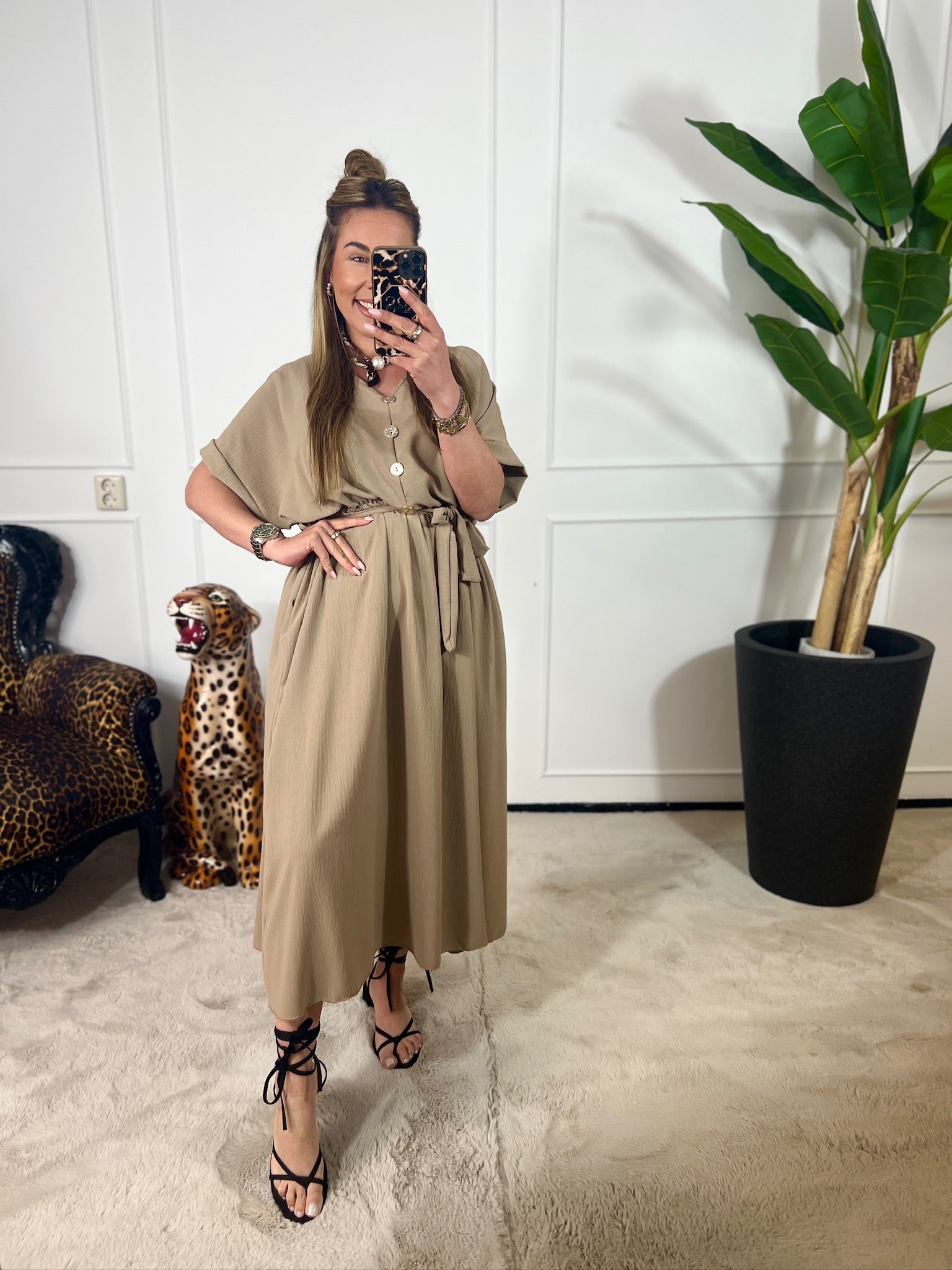 SANDY CHIC MIDI DRESS