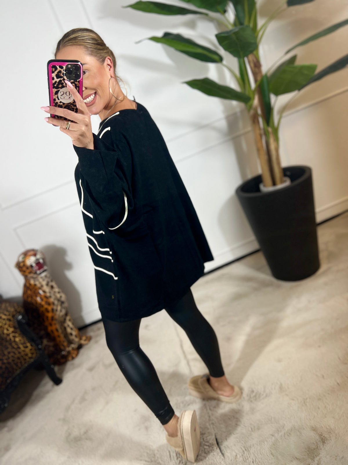 OVERSIZED LINE TOP