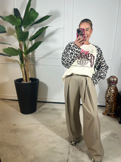 STAY PROGRESS SWEATER