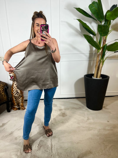 BASIC SATIN TOP