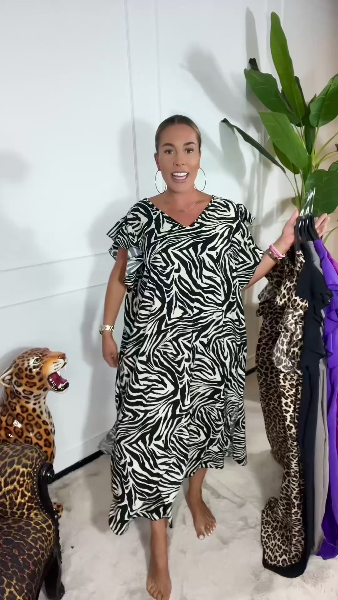 Video laden: WINNIE RUFFLE MAXI DRESS