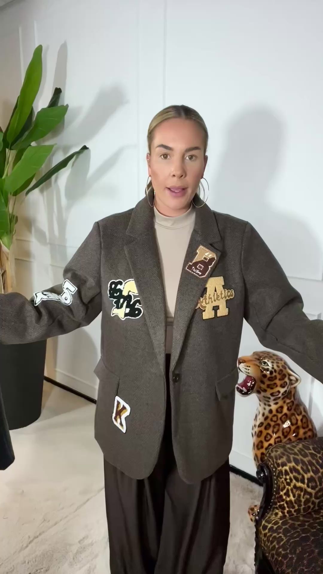 Video laden: COLLEGE BLAZER