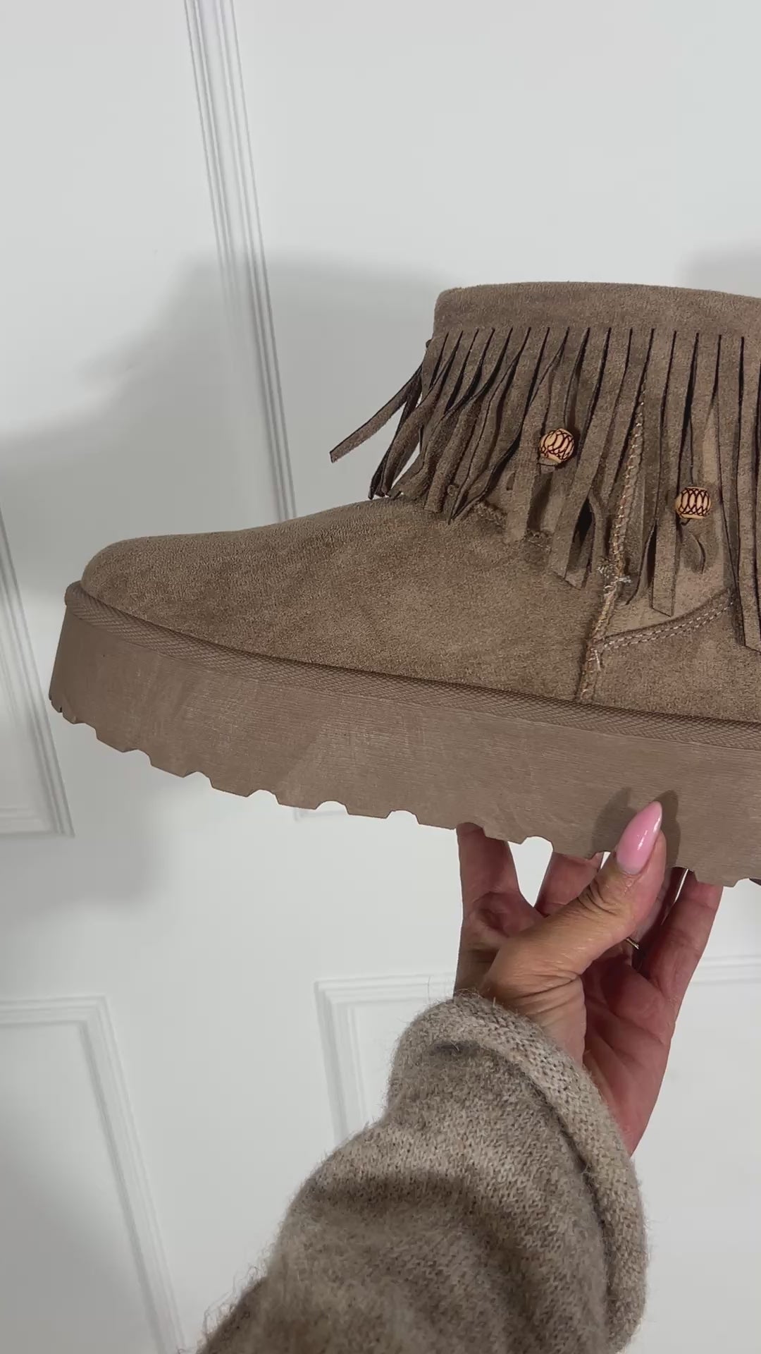 Video laden: FRINGE BOOTS