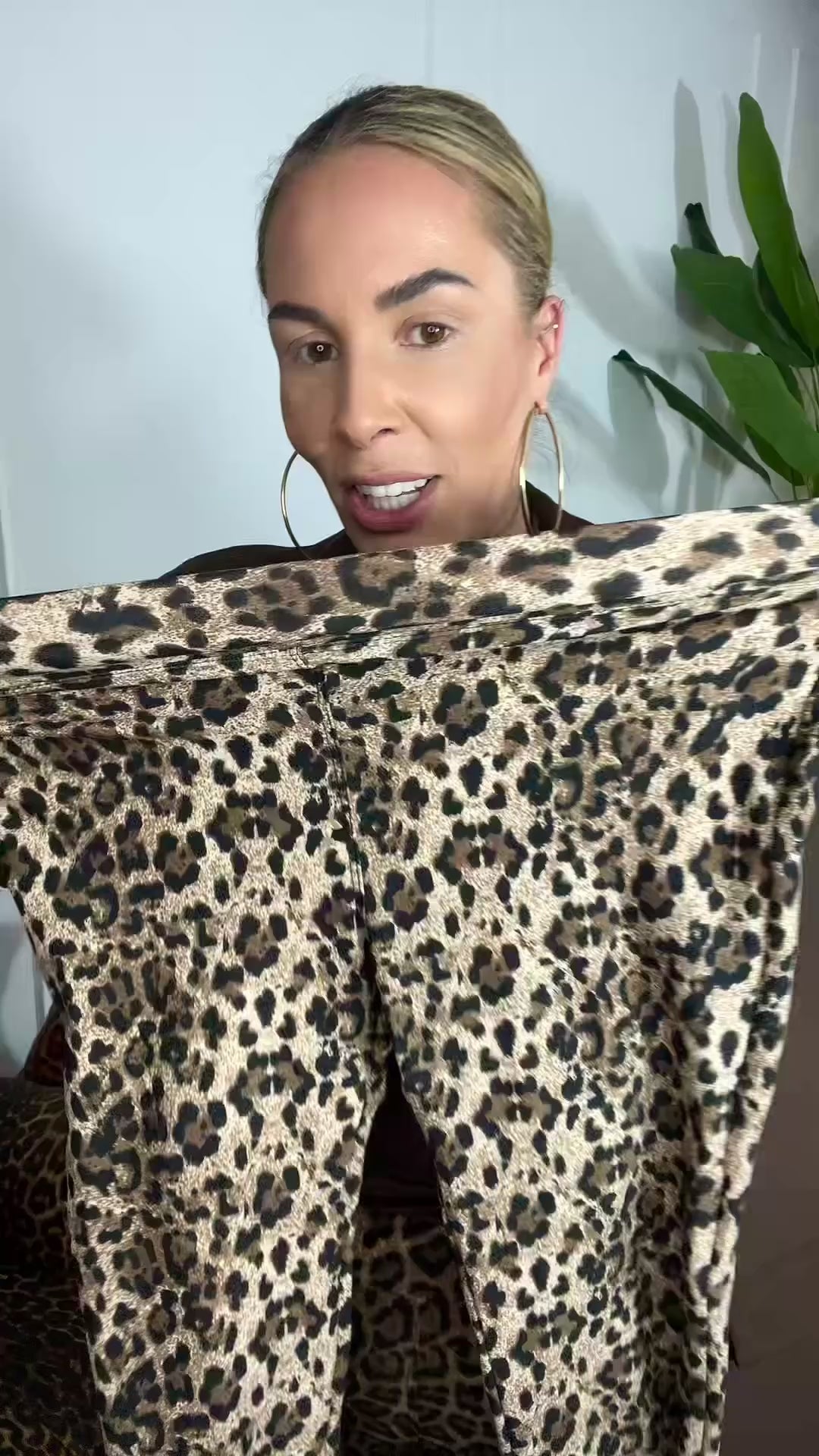 Video laden: PANTERA FLARE LEGGING