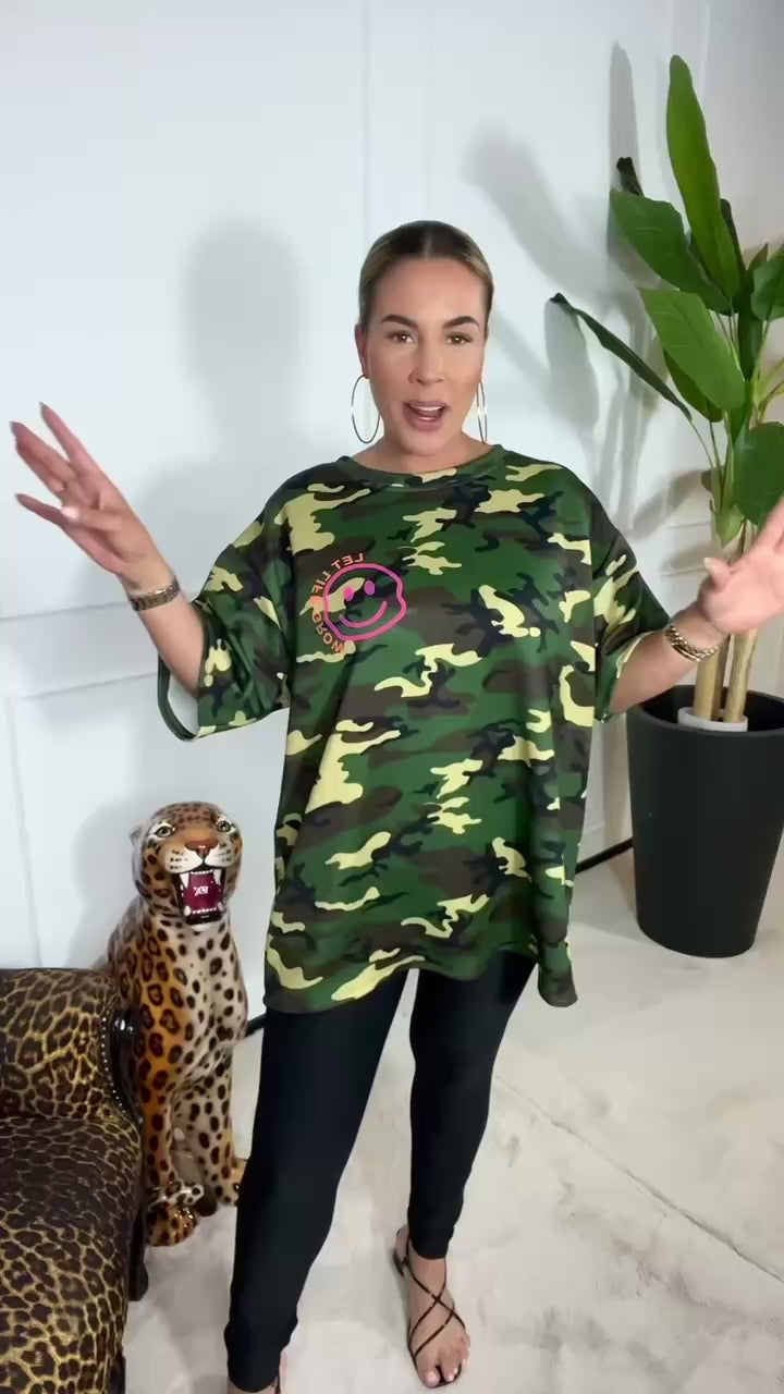 Video laden: ARMY SMILE TEE