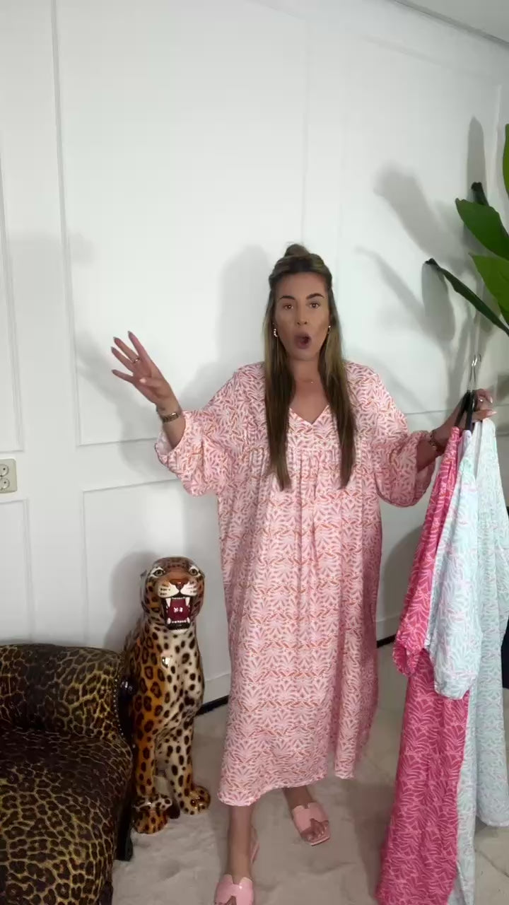 Video laden: BREEZE V-HALS DRESS