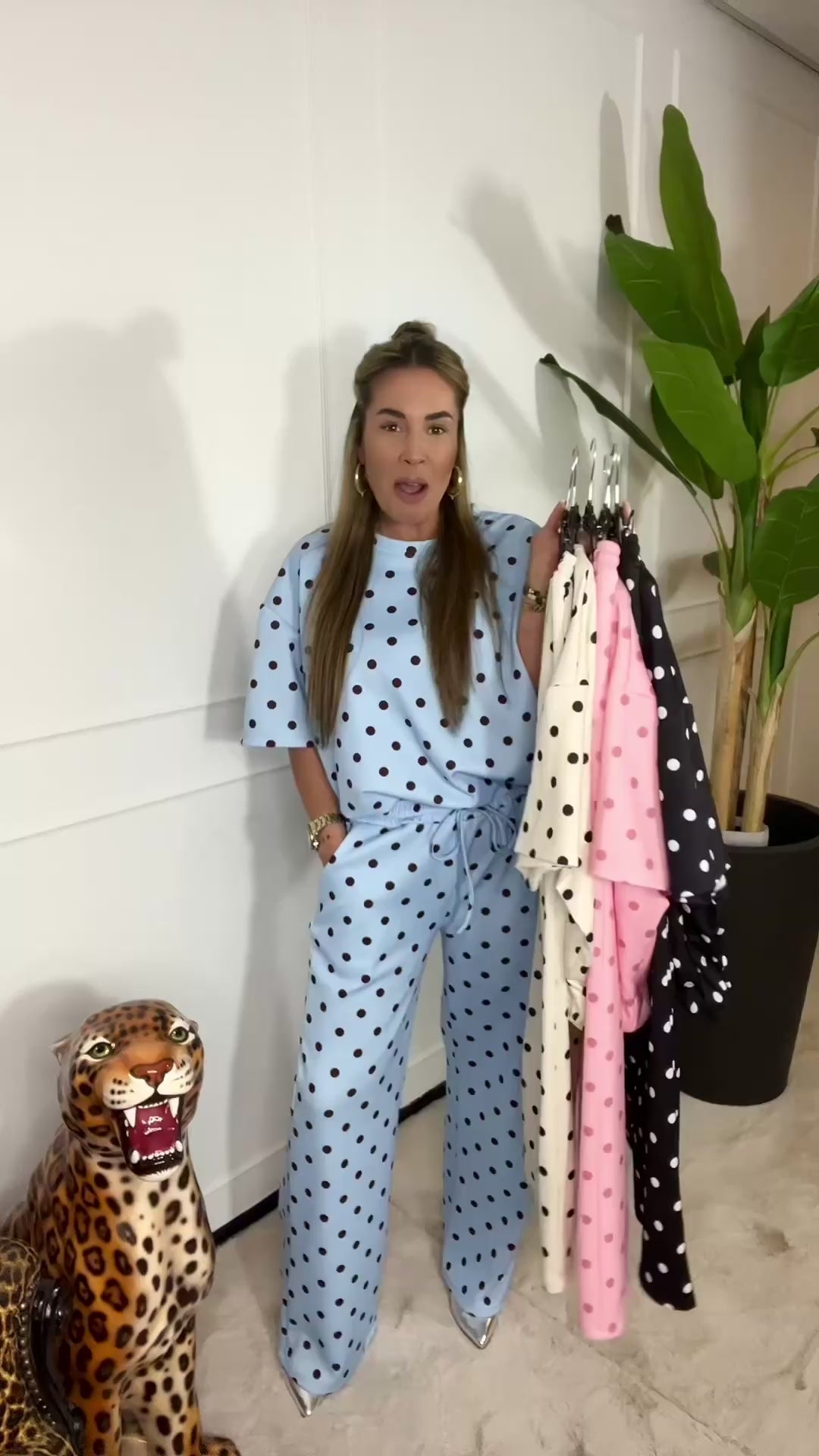 Video laden: LIV POLKA DOTS COMFY SET