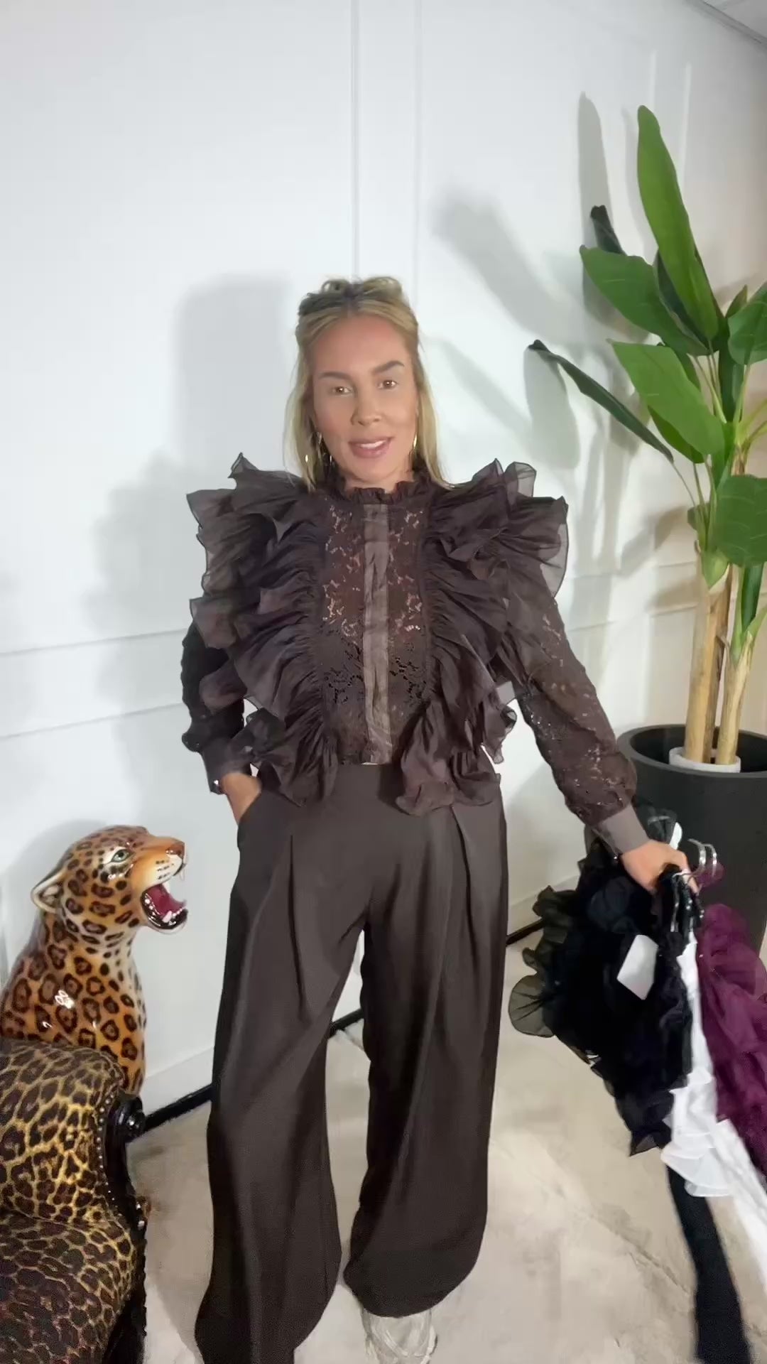 Video laden: CÉLINE RUFFLE TOP