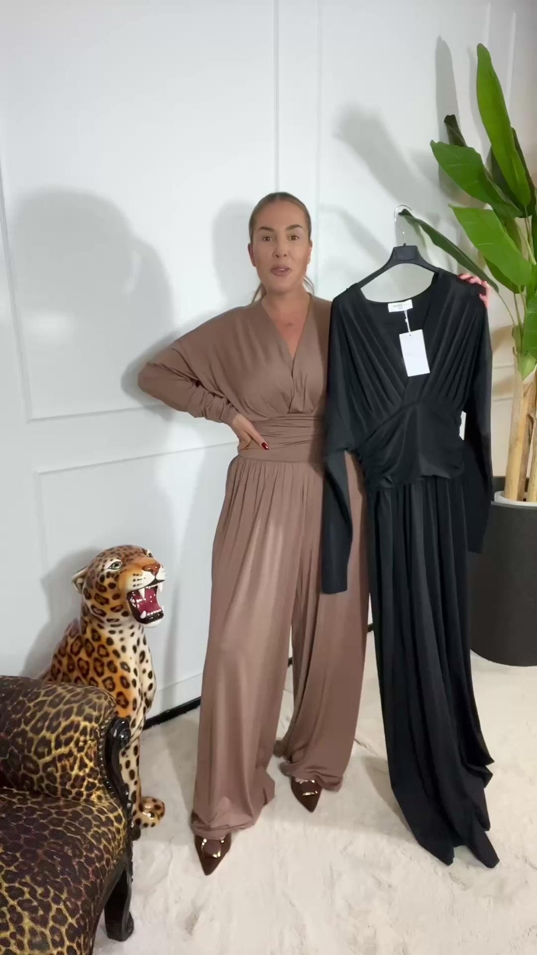 Video laden: SILHOUETTE STRETCH JUMPSUIT 0123