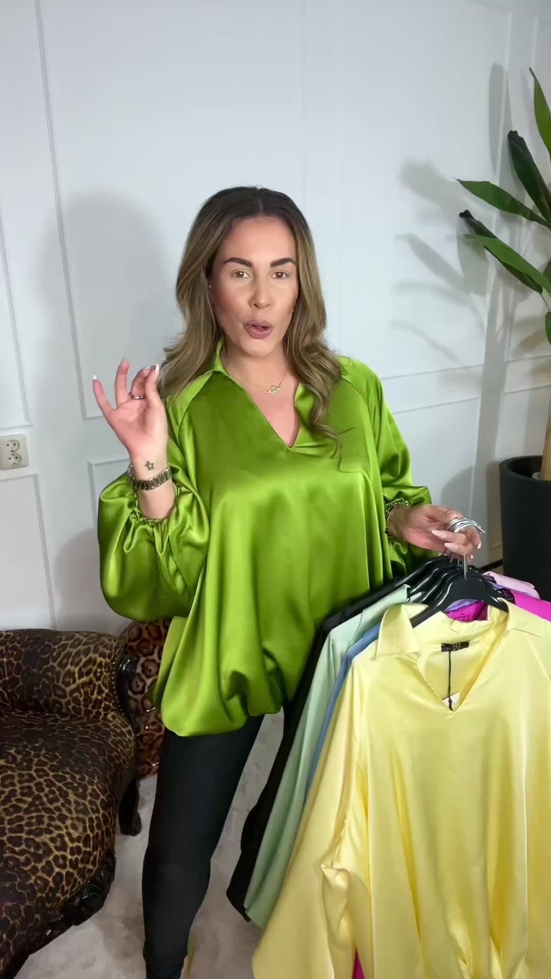 V-HALS BLOUSE (T/M 48) + VIDEO