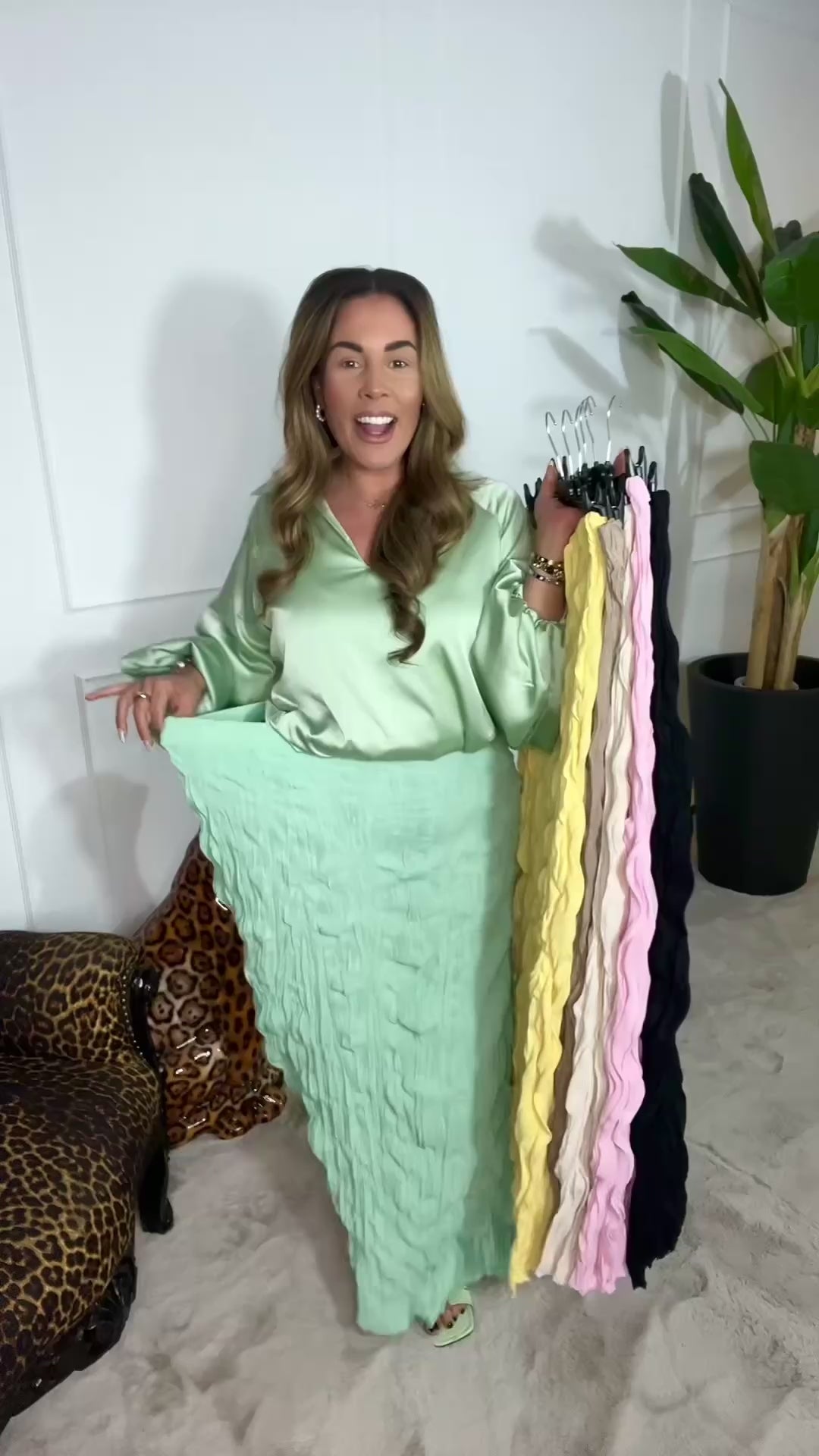Video laden: ESMEE STRETCH ROK (T/M 48) + VIDEO